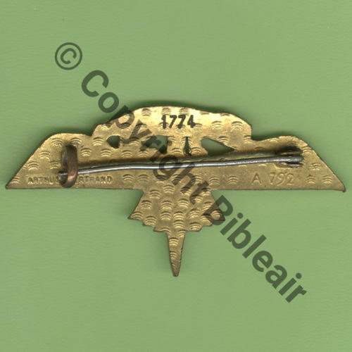 A0792 56.62 2eEH 22eEH ORAN  AB en bas Epingle bascule Dos chevrons Embouti au centre No1774 Src.Y.GENTY 17Eur01.14 